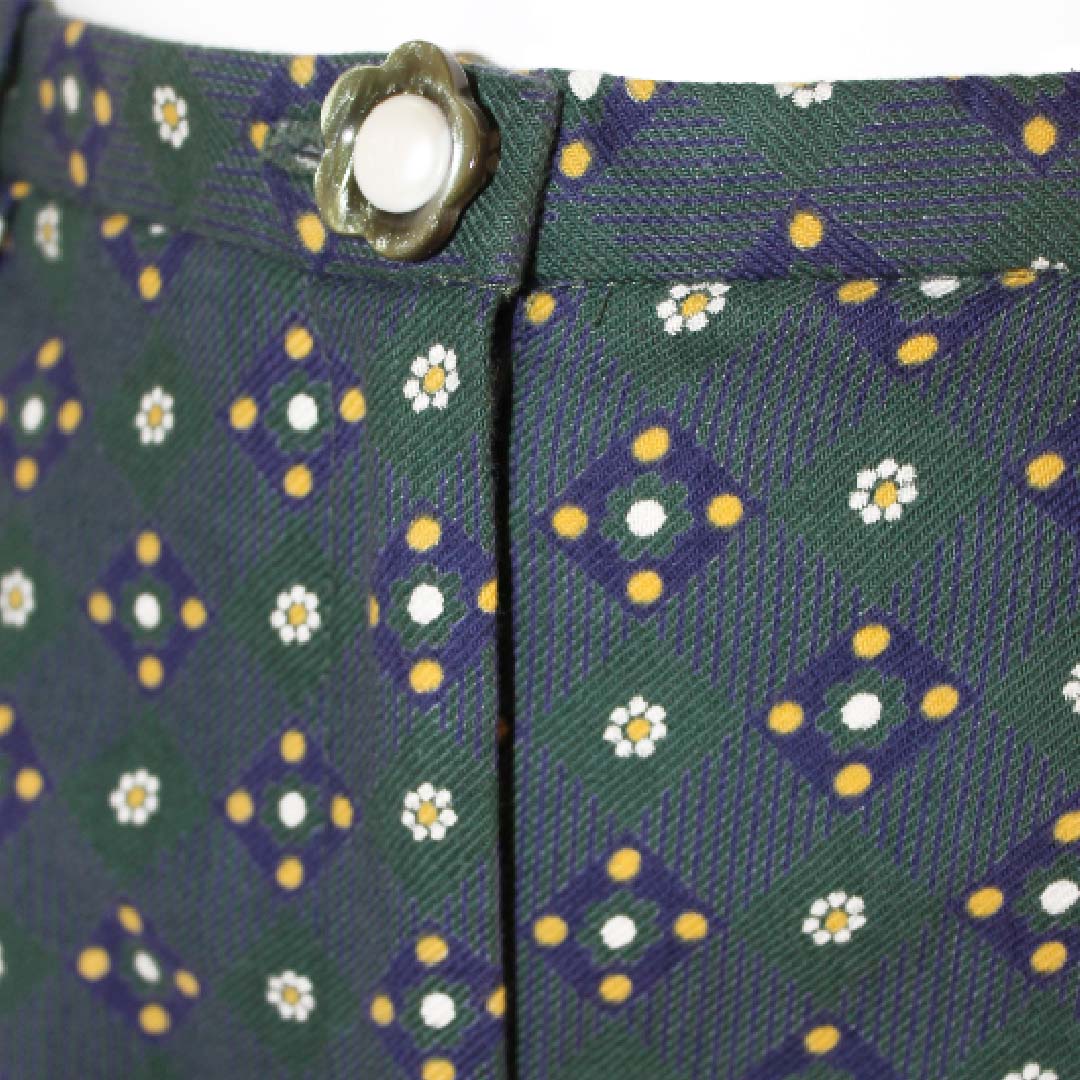 Flower pants detail1